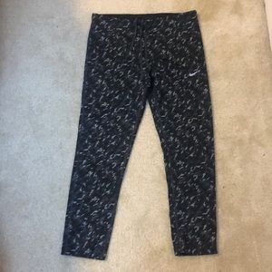 Nike crop leggings size medium